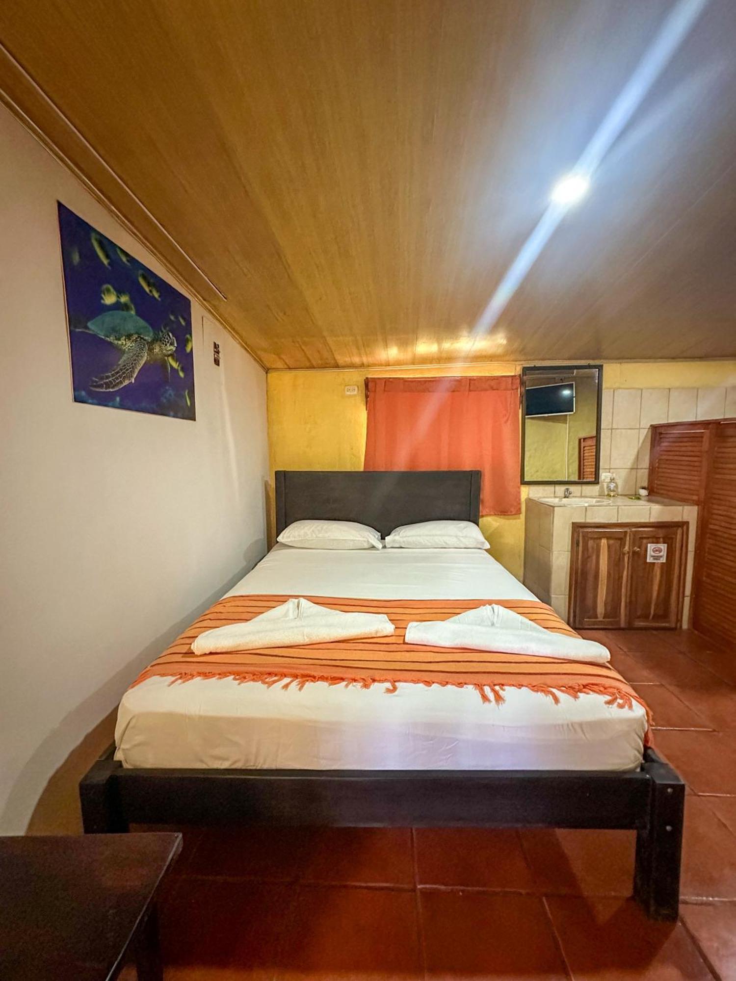 Hospedaje Colibri Manuel Antonio Eksteriør billede
